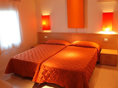 Luxuscamping - getrennte Schlafbereiche - Venetien - Centro Vacanze Pra`delle Torri Bungalow Superior auf Centro Vacanze Pra`delle Torri